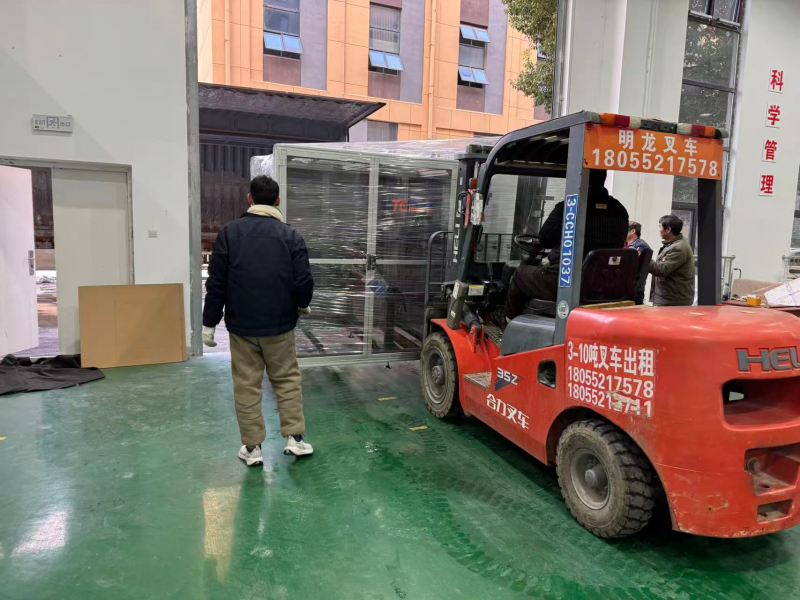 Fiberglass pleating machine