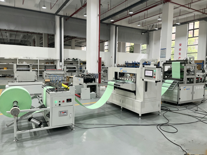 Fully automatic servo blade folding and gluing production line