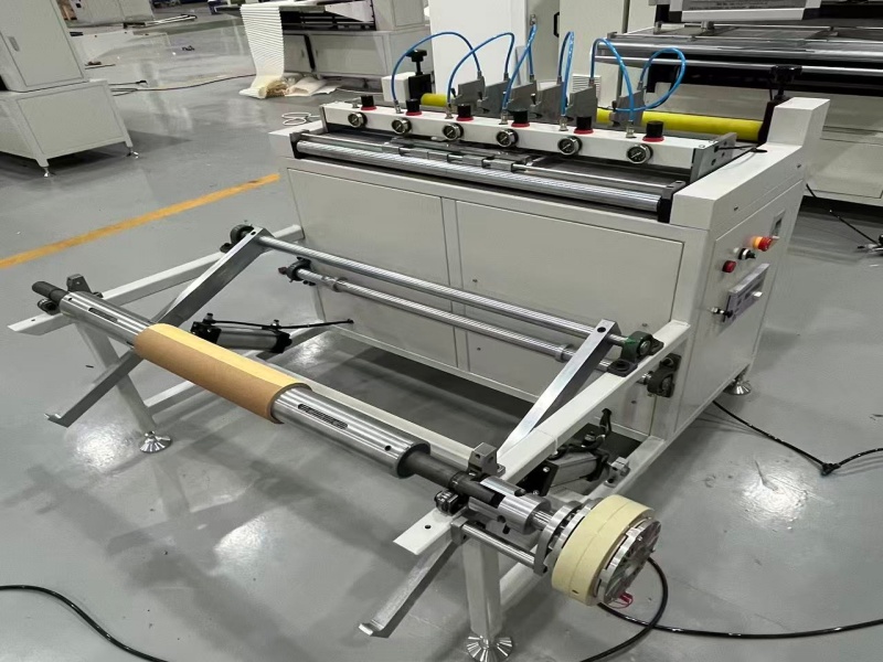 High-efficiency filter pleating and gluing line
